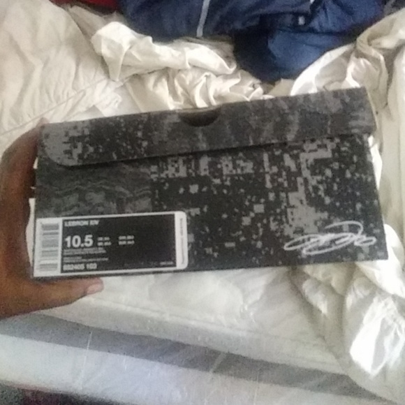 Lebron 14 - Picture 2 of 3